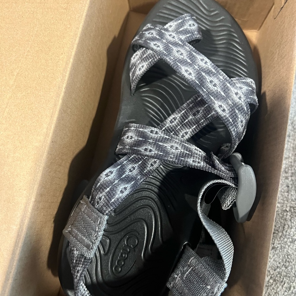 NEW IN BOX ZVOLV 2 Chacos